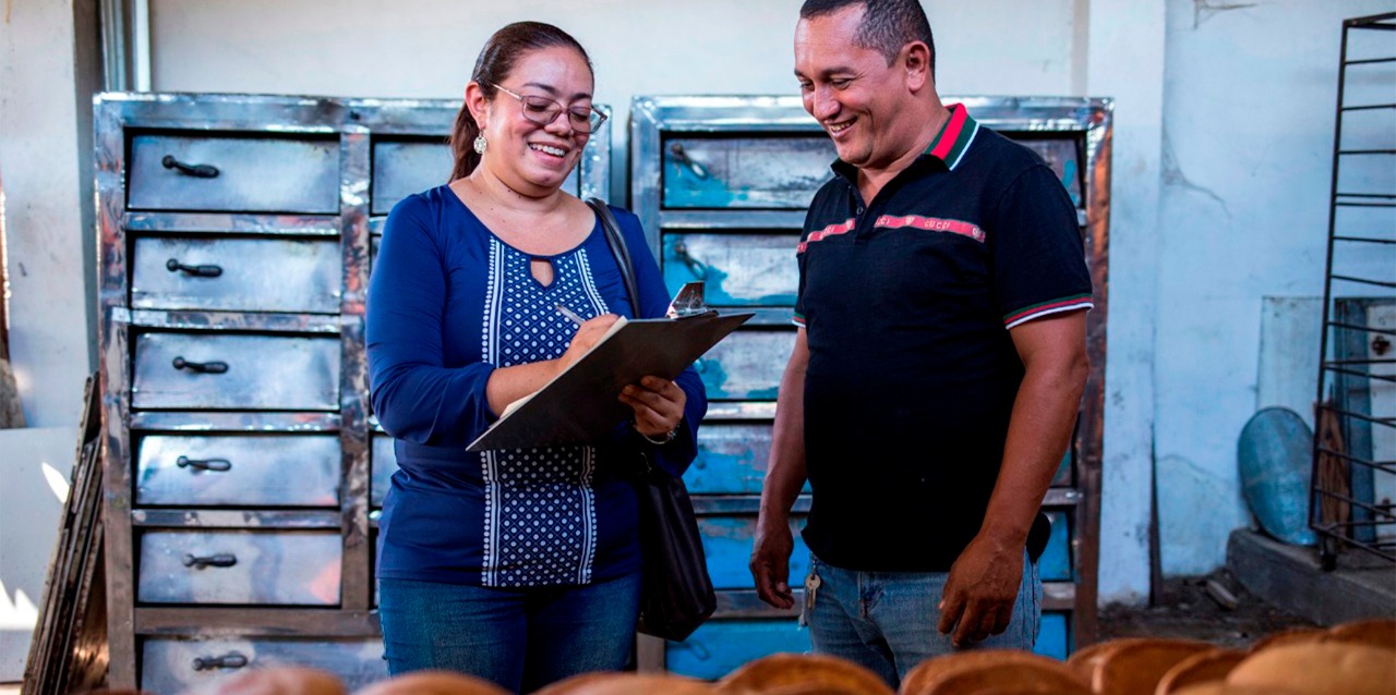 En los últimos cinco años más de 800.000 micro, pequeños y medianos empresarios rurales pudieron acceder al servicio financiero gracias a la Iniciativa de Finanzas Rurales. Foto: Hanz Rippe- Fernanda Pineda para USAID